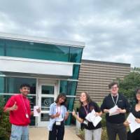 Students posing for a picture outside Lake Ontario Hall at GVSU during orientation (2)